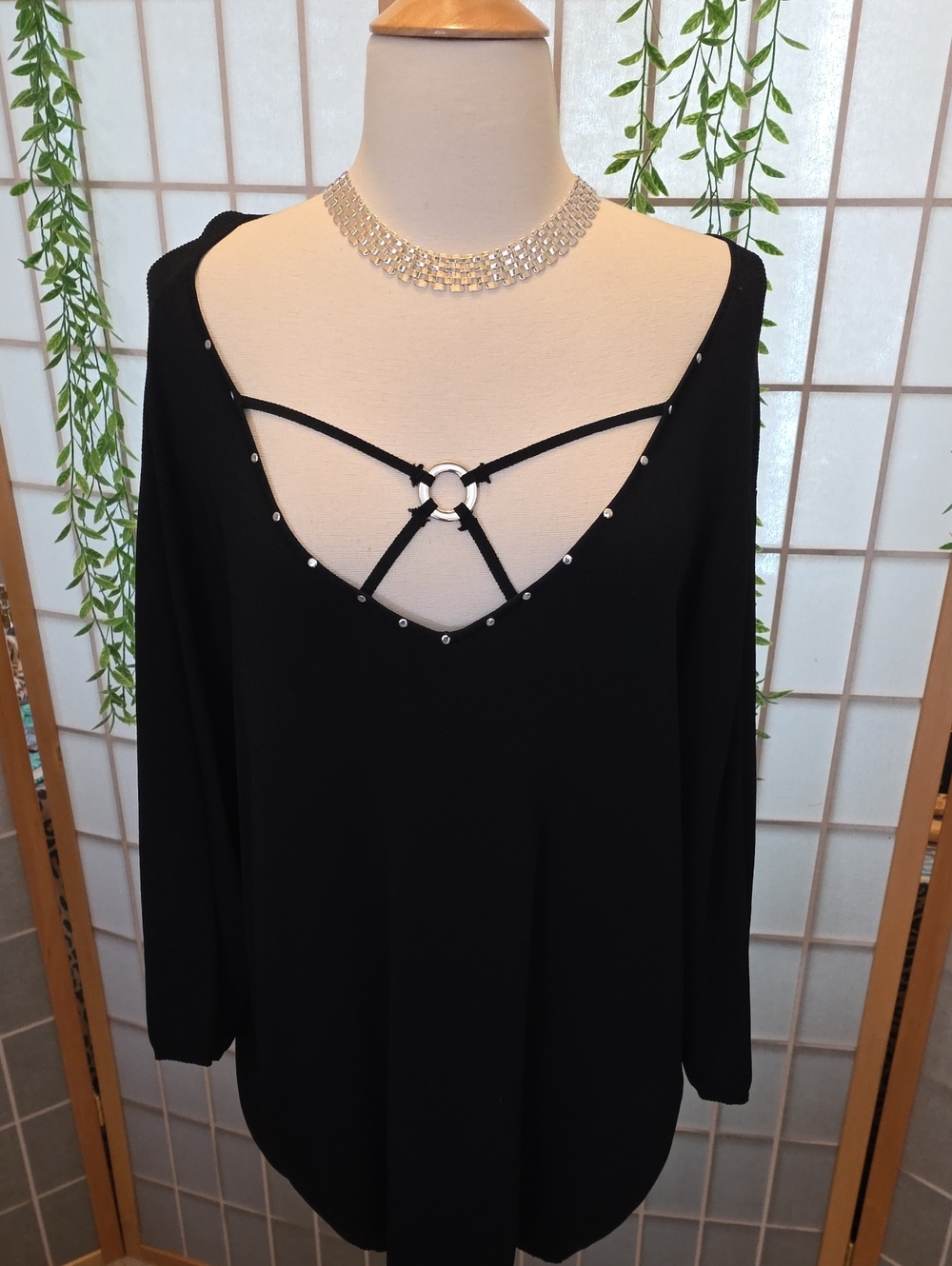 united states sweaters Black Long Sleeve V-Neck Dress with Ring Strap Detail